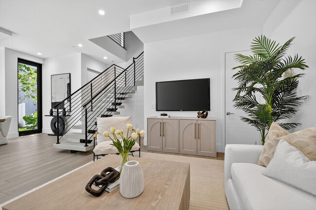 Building Photo - 204 Osceola Park Ln