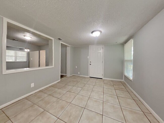 Building Photo - 5950 El Morro Dr S