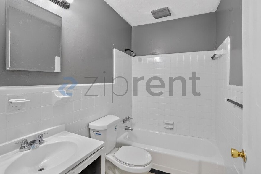 Building Photo - Unit A6