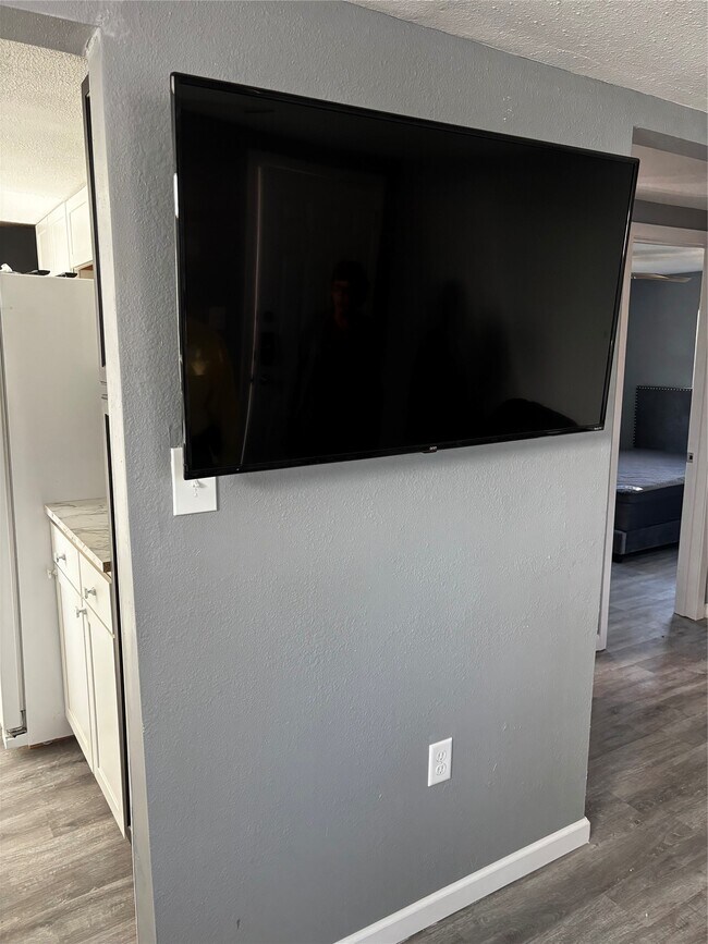 Building Photo - 100B Ross St