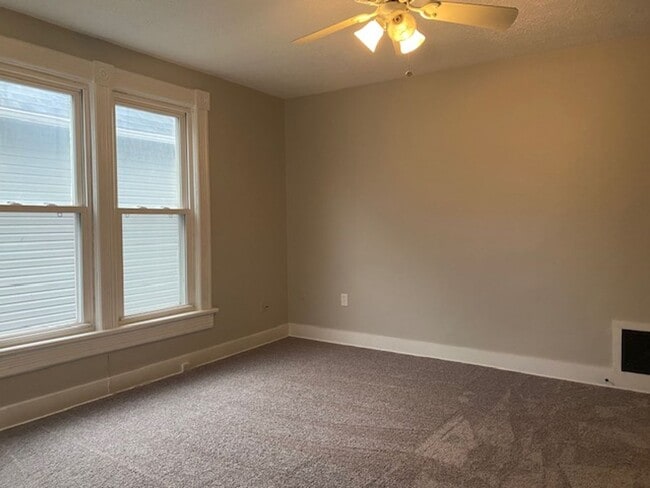 Building Photo - 3 Bed 1.5 Bathroom for rent in Dayton*