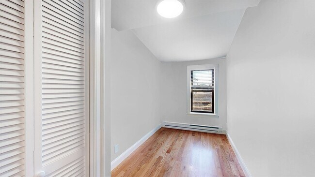 Building Photo - 77 Hudson St