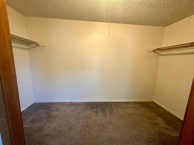 Building Photo - $200 discount for first month rent