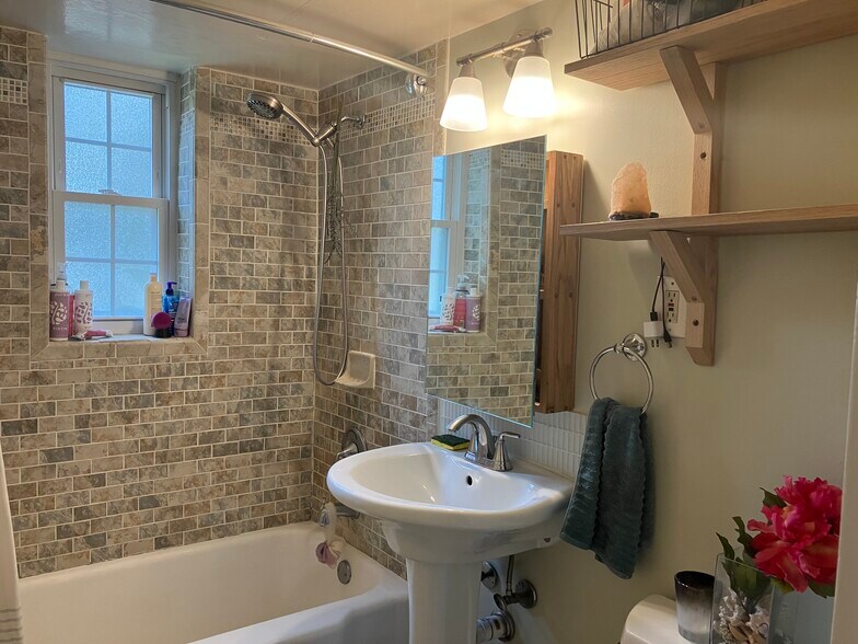 Bathroom - 1305 N Ode St