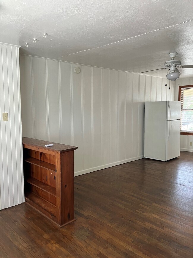 Building Photo - 307 Stratford St