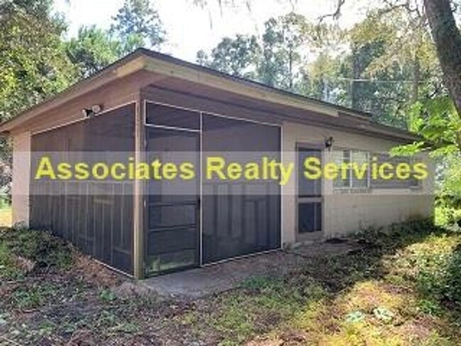 Building Photo - Hide Away in the City