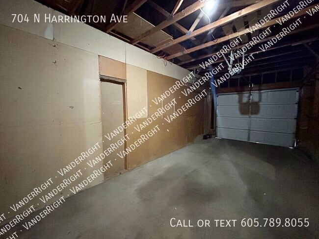 Building Photo - 704 N Harrington Ave