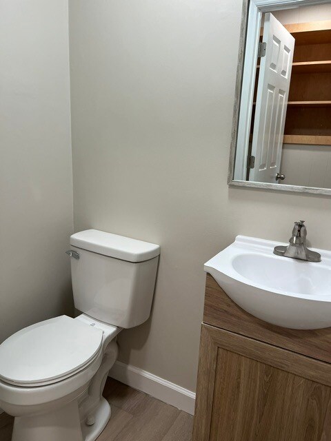 1/2 Bath - 88 Scott Rd