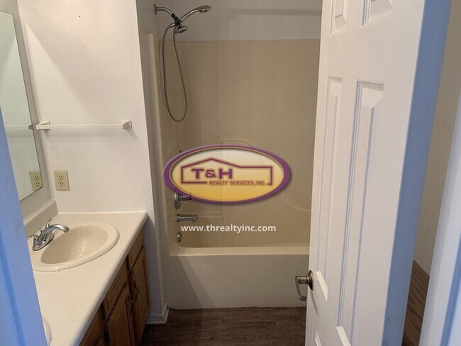 Building Photo - Lovely Pike Township Ranch!