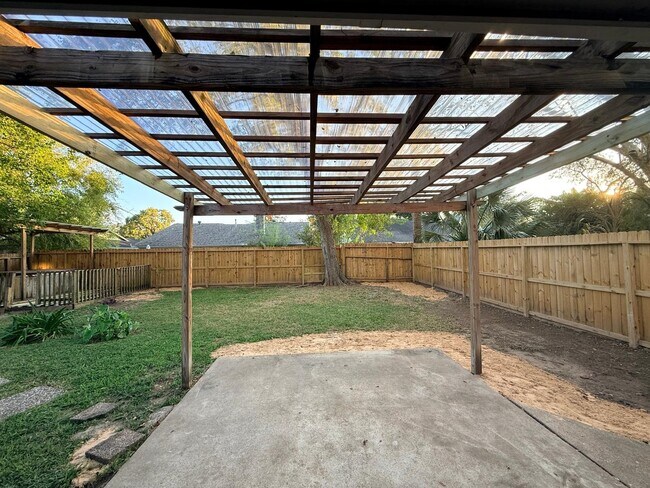 Building Photo - 16214 Dunmoor Dr