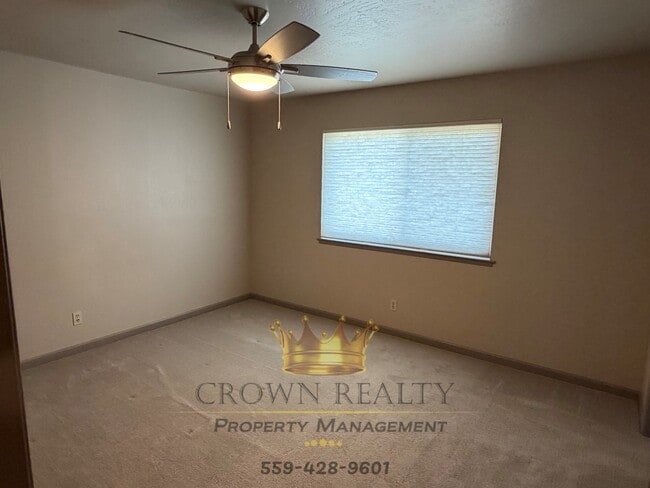 Building Photo - 233 E Lois Ave