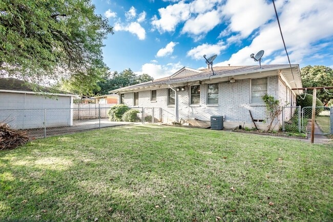 Building Photo - 6506 St Moritz Ave