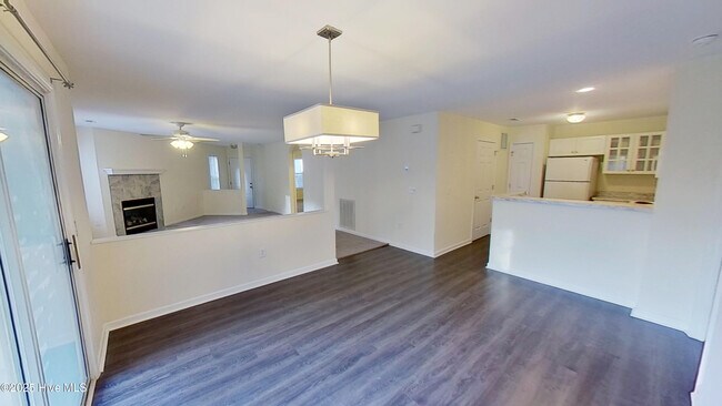 Building Photo - 4158 Breezewood Dr