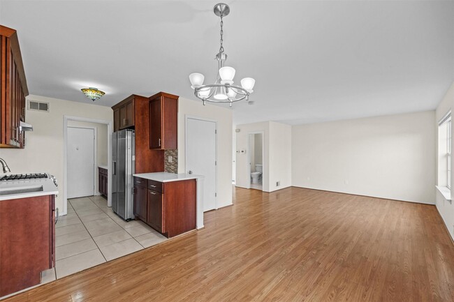 Building Photo - 4 Woodbine Dr