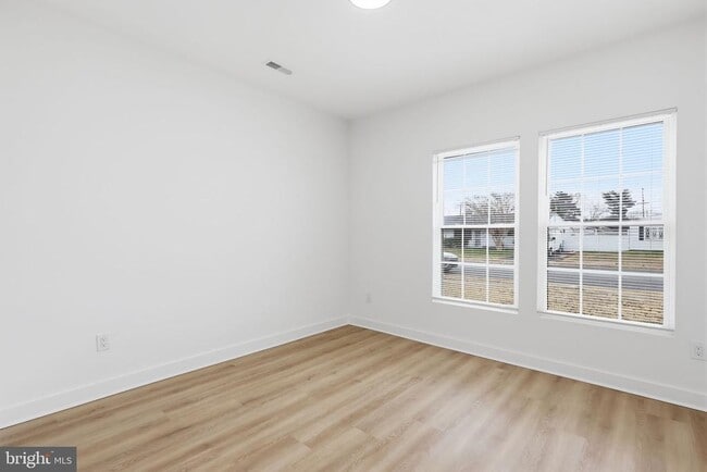 Building Photo - 65 Oaktree Dr