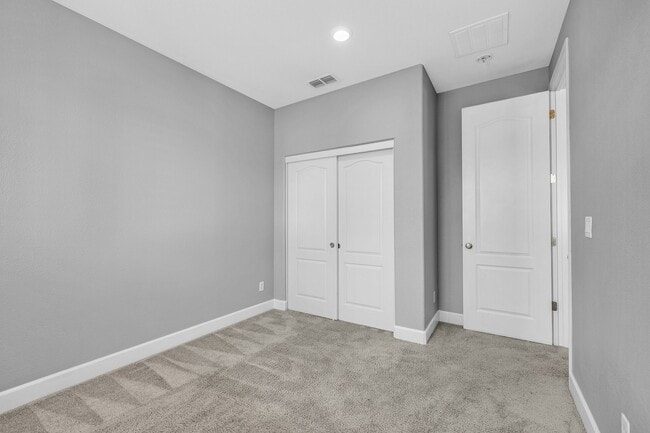 Building Photo - 210 Stratus Common