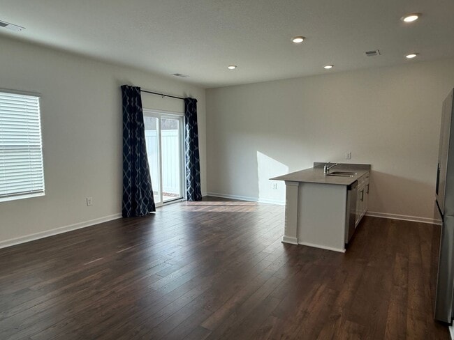 Building Photo - 3 Bedroom Condo Central Jonesborough