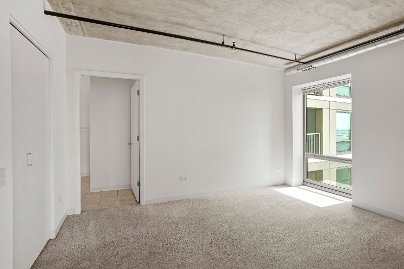 Building Photo - 843 S Clark St