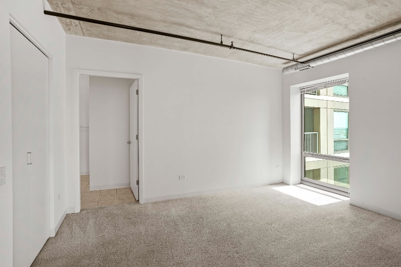 Building Photo - 884 S Clark St