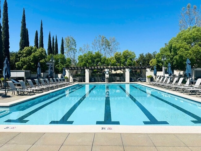 Building Photo - Single House Irvine