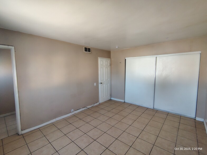 Building Photo - 2929 Elm Ave