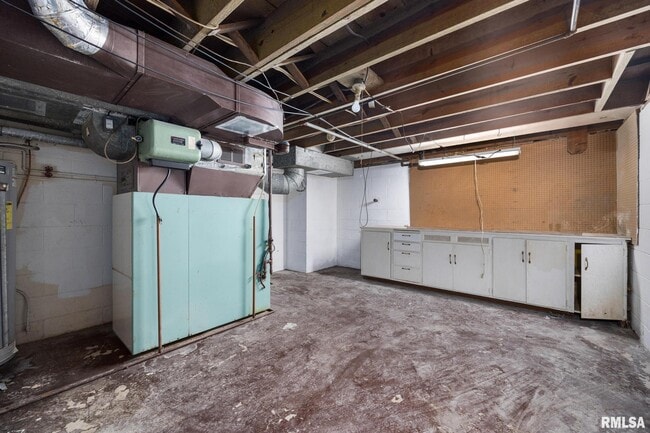 Building Photo - 205 W Glen Ave