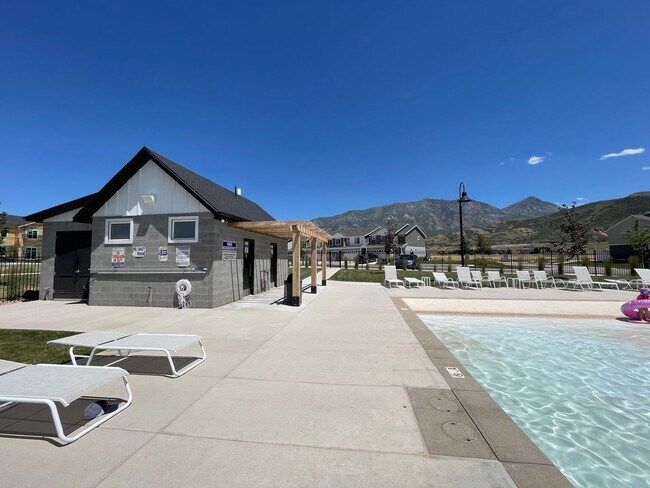 Building Photo - 3-Bedroom Townhome in Santaquin!