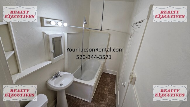 Building Photo - 8th Street and Euclid - 1 bedroom 1 bath r...