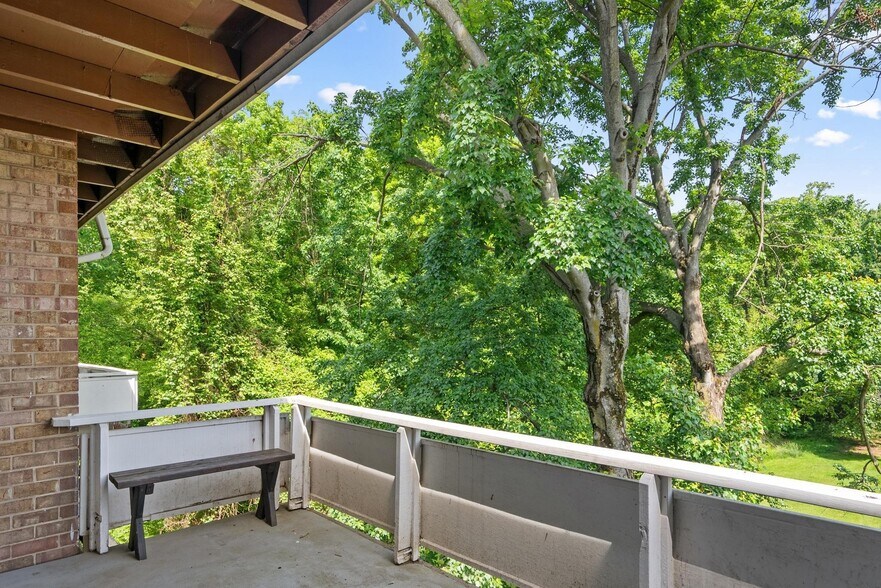 Primary Photo - 558 Wilson Bridge Dr