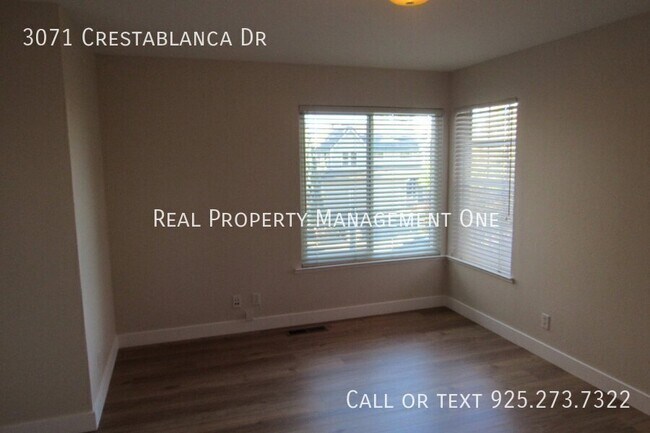 Building Photo - 3071 Crestablanca Dr