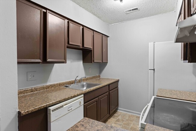 Primary Photo - The Jefferson l Classic 2-Bedroom