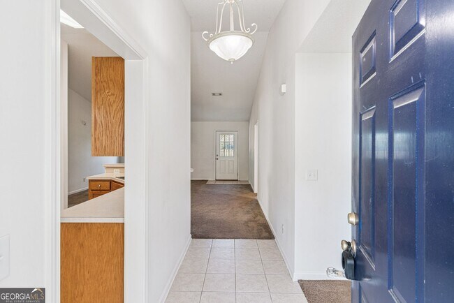 Building Photo - 3BR/2BA with a Fenced Back Yard