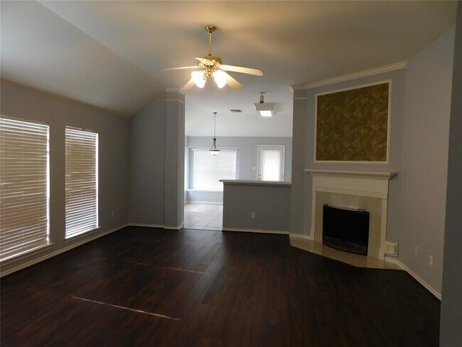 Building Photo - 4211 Creek Hollow Ln