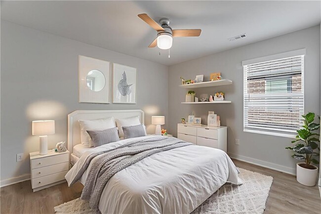 Building Photo - 4695 W Aurora St