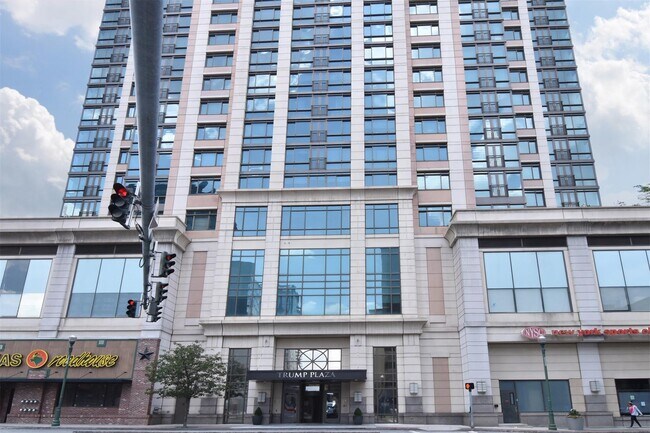 Building Photo - 175 Huguenot St