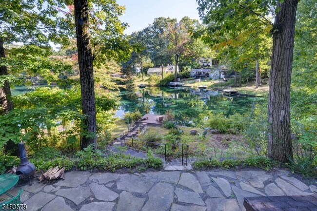 Building Photo - 15 Scenic Dr