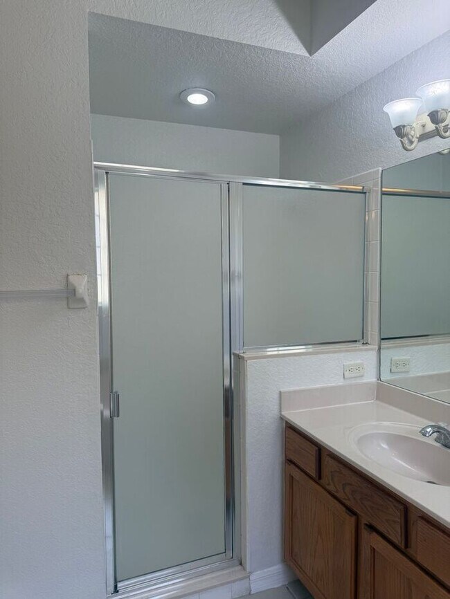 Building Photo - Beautiful Pool Home in Highlands Reserve golf community