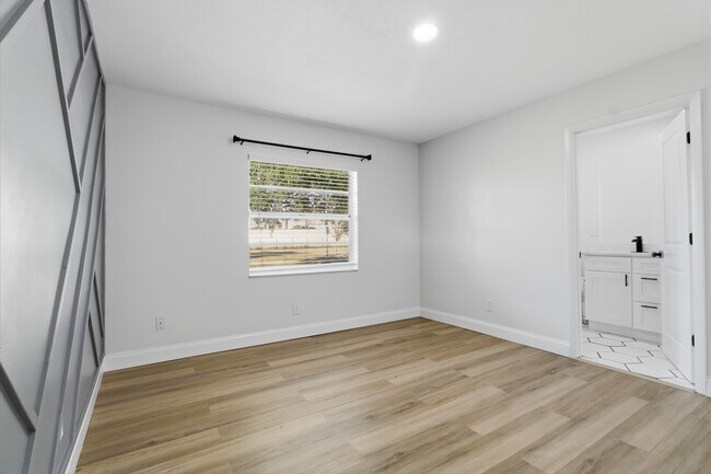 Building Photo - 4420 W Carmen St