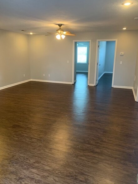 Building Photo - 214 Rystan Plz