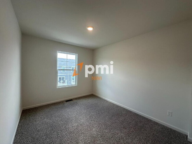 Building Photo - 8754 Clover Ln