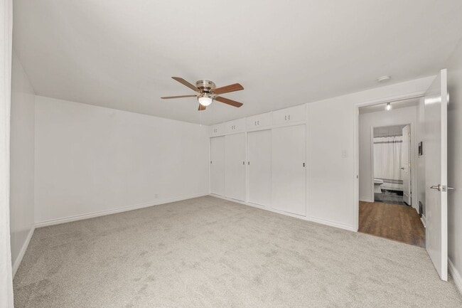 Building Photo - 2 Bed 1 Bath Updated Gated Condo Near Beac...