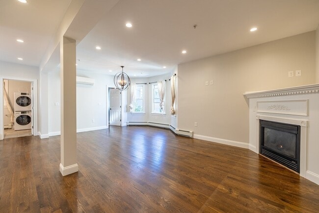 Building Photo - 465 Ashmont St