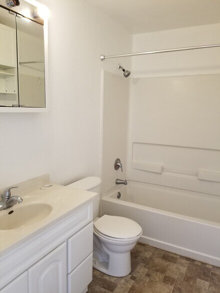 Bathroom - 1300 14th Ave NW