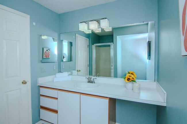 Building Photo - 1704 Weatherstone Dr