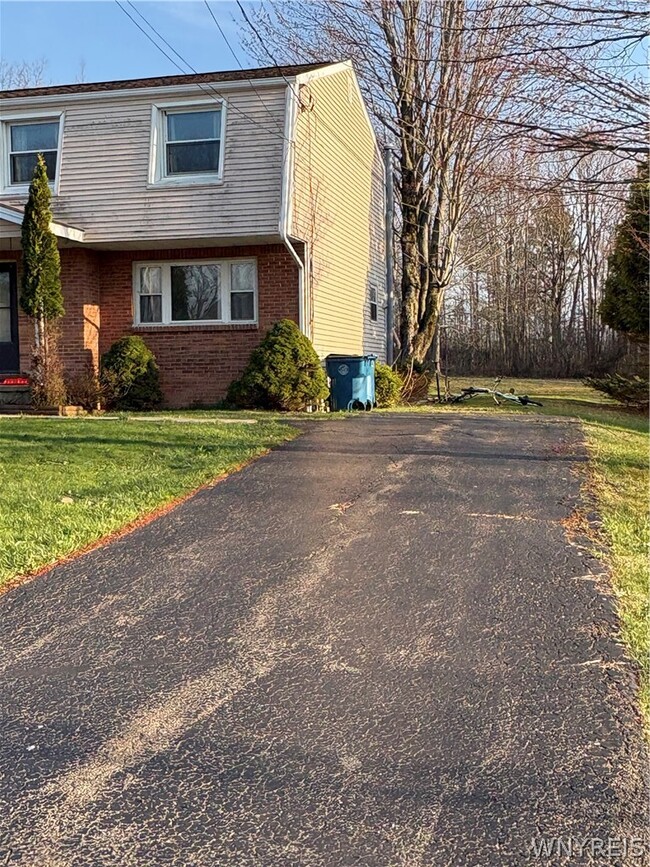 Building Photo - 837 Beach Rd