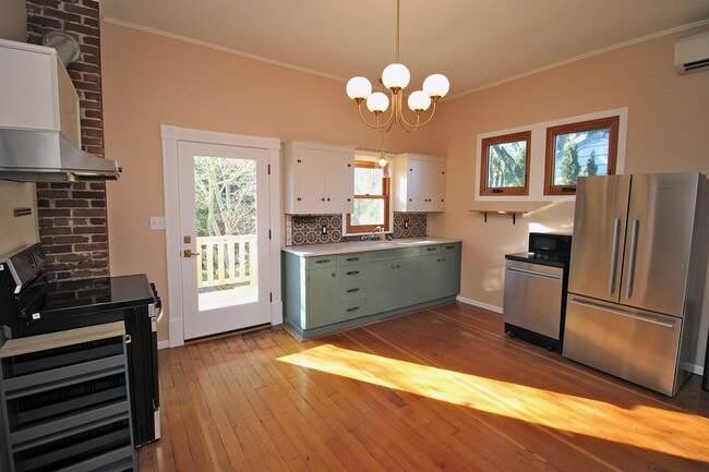 Building Photo - 4536 SE Boise St