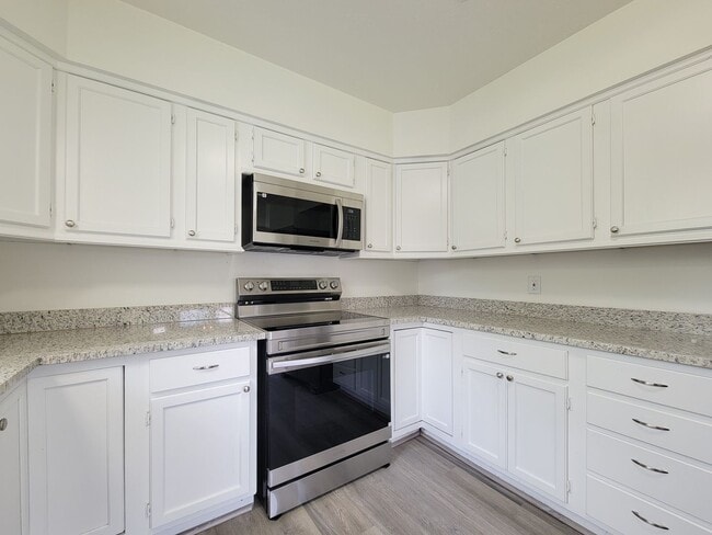 Building Photo - This fully renovated 3-bedroom, 2-bath home features a modern kitchen, large master suite with a ...