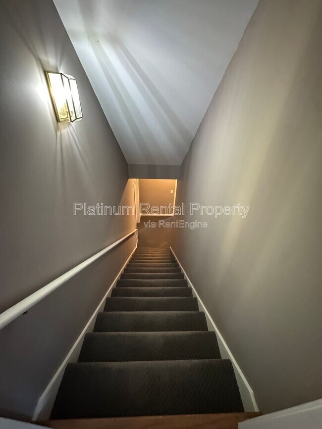 Building Photo - 425 Water Shadow Ln