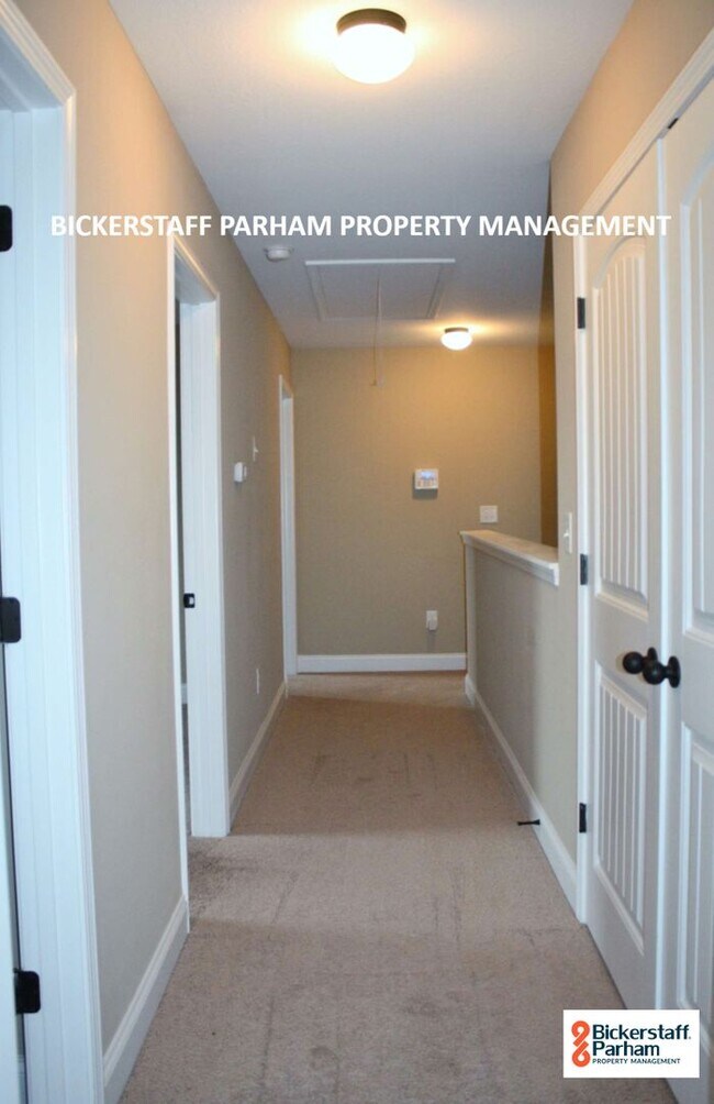 Building Photo - Welcome to Ft. Mitchell!! The Perfect Fami...