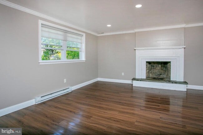 Building Photo - 825 Belvoir Rd